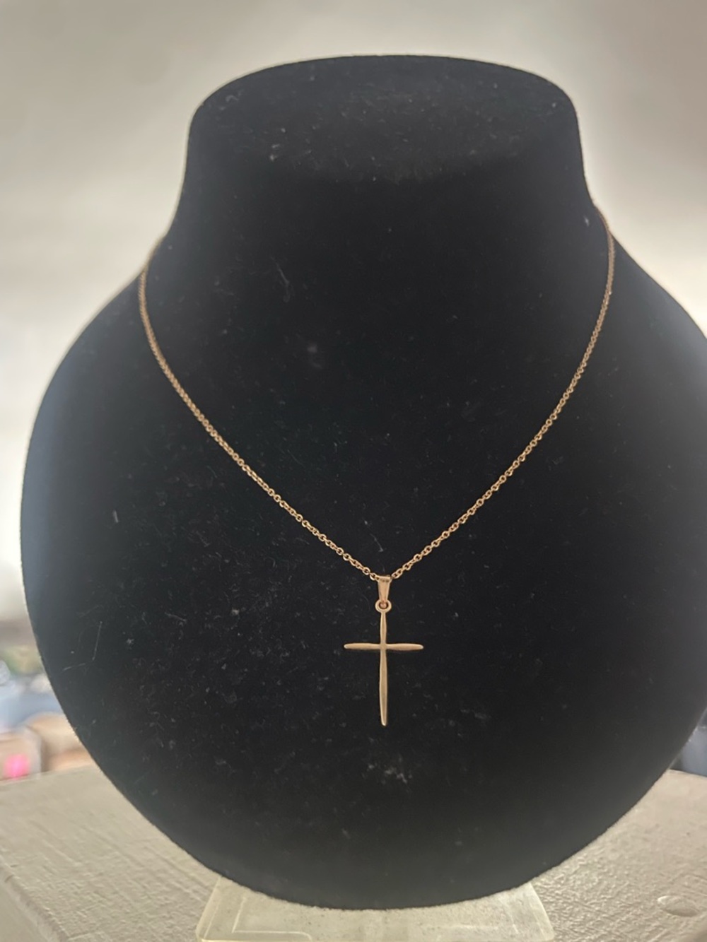14kt  Gold cross 16 inch chain - Picture 3 of 5